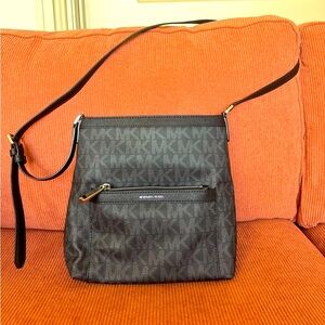 NWT Michael Kors Morgan MD Messenger Crossbody Bag in Black/Charcoal (MSRP $178)